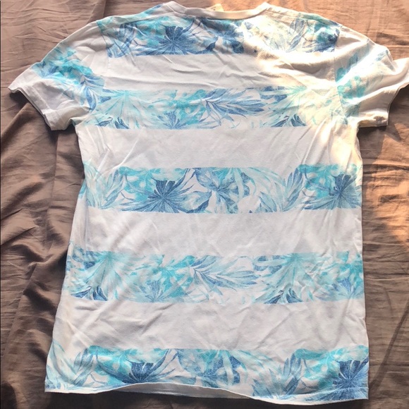 Hollister floral shirt - Picture 3 of 3